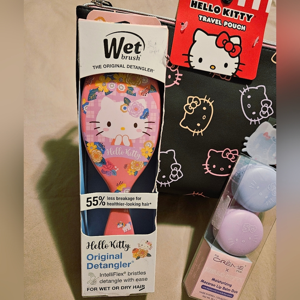 Hello Kitty Essentials Bundle - Picture 4 of 16